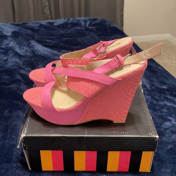 Strapped wedge heels - Picture 3 of 3